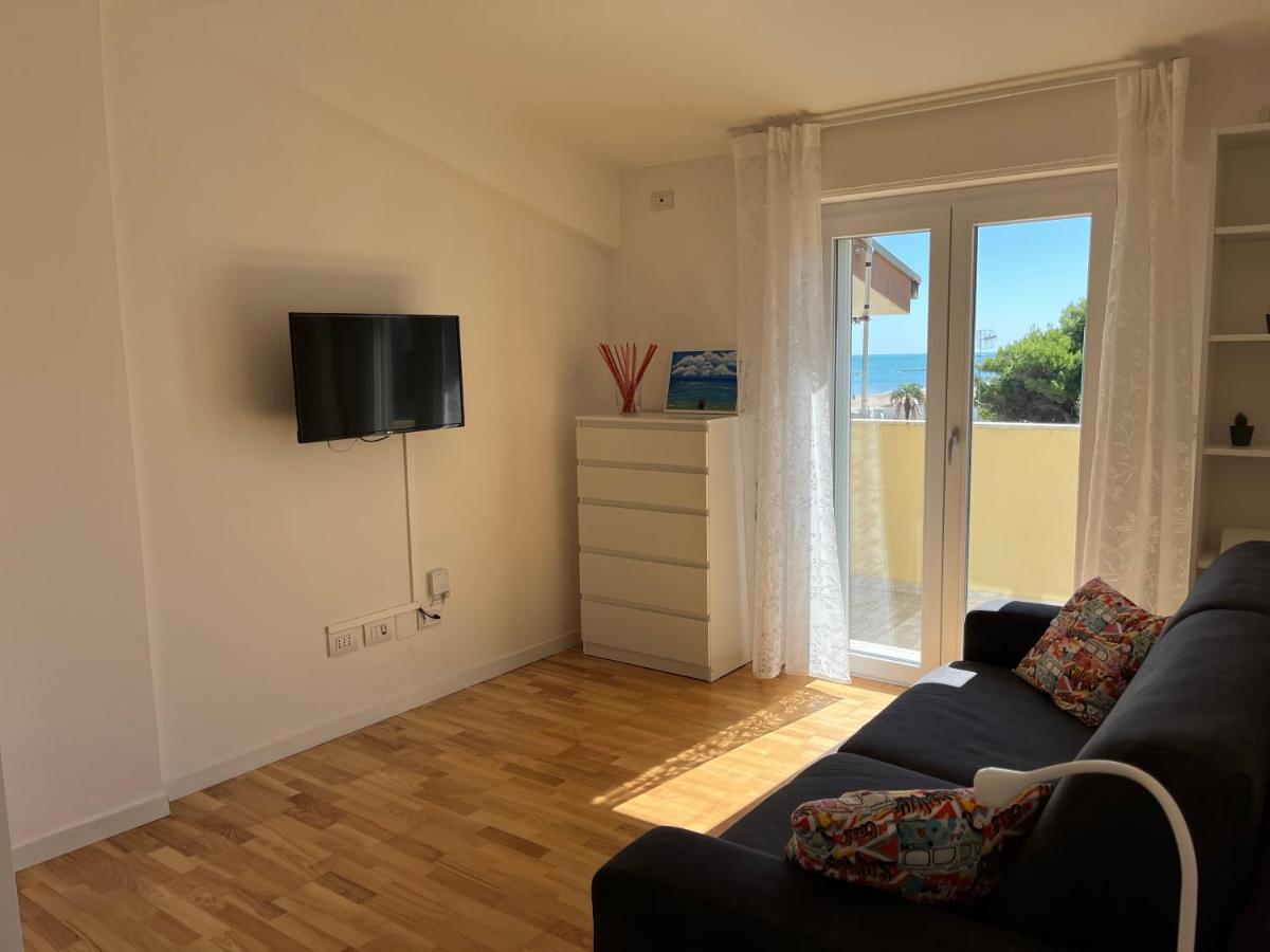 شقة Sunrise Beach House - Sea View Montesilvano Marina المظهر الخارجي الصورة