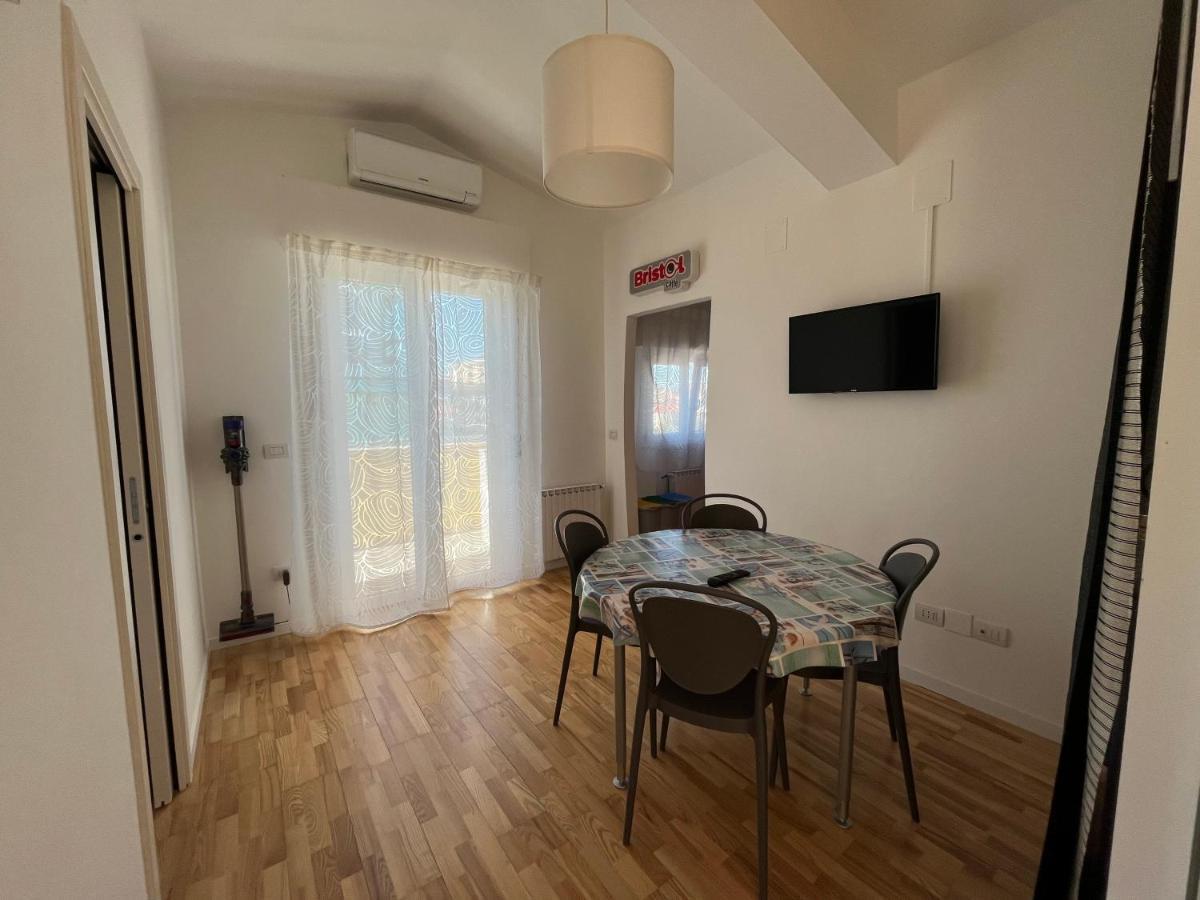 شقة Sunrise Beach House - Sea View Montesilvano Marina المظهر الخارجي الصورة