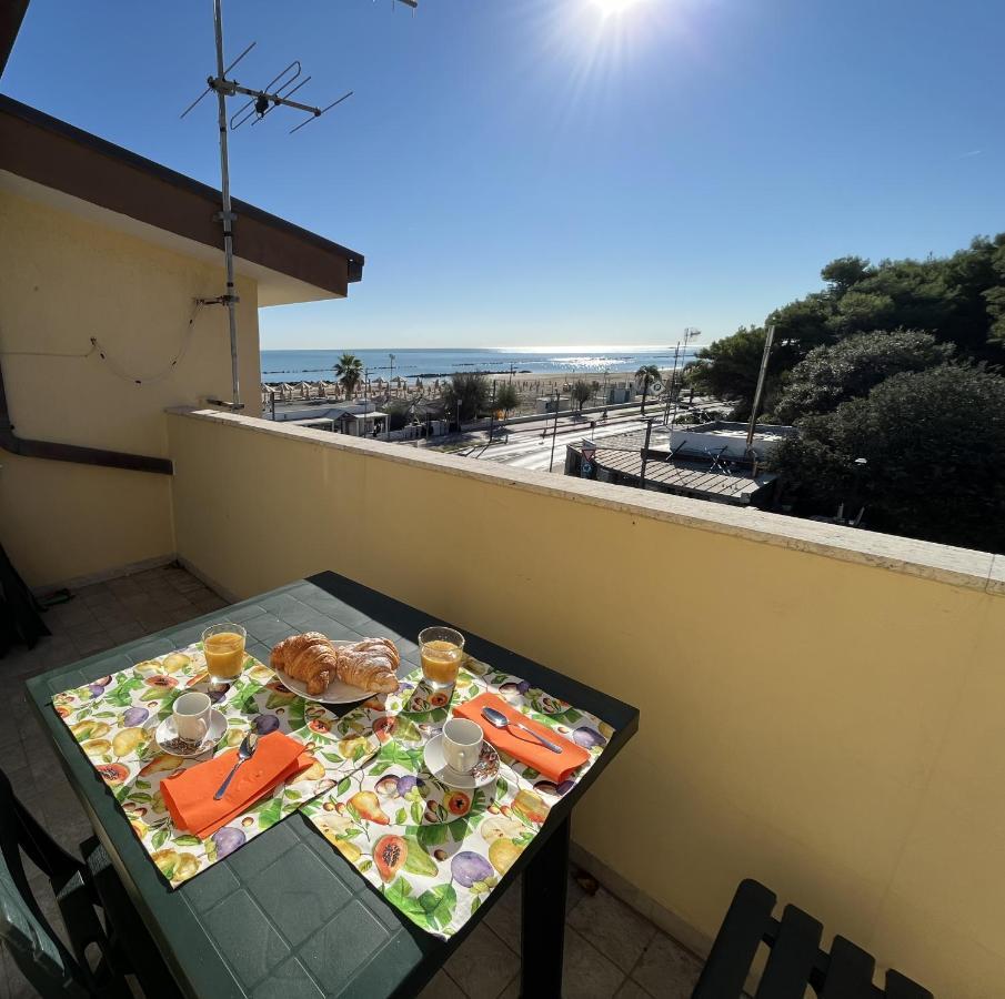 شقة Sunrise Beach House - Sea View Montesilvano Marina المظهر الخارجي الصورة