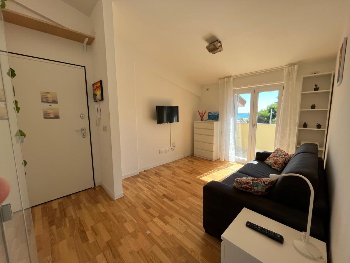 شقة Sunrise Beach House - Sea View Montesilvano Marina المظهر الخارجي الصورة